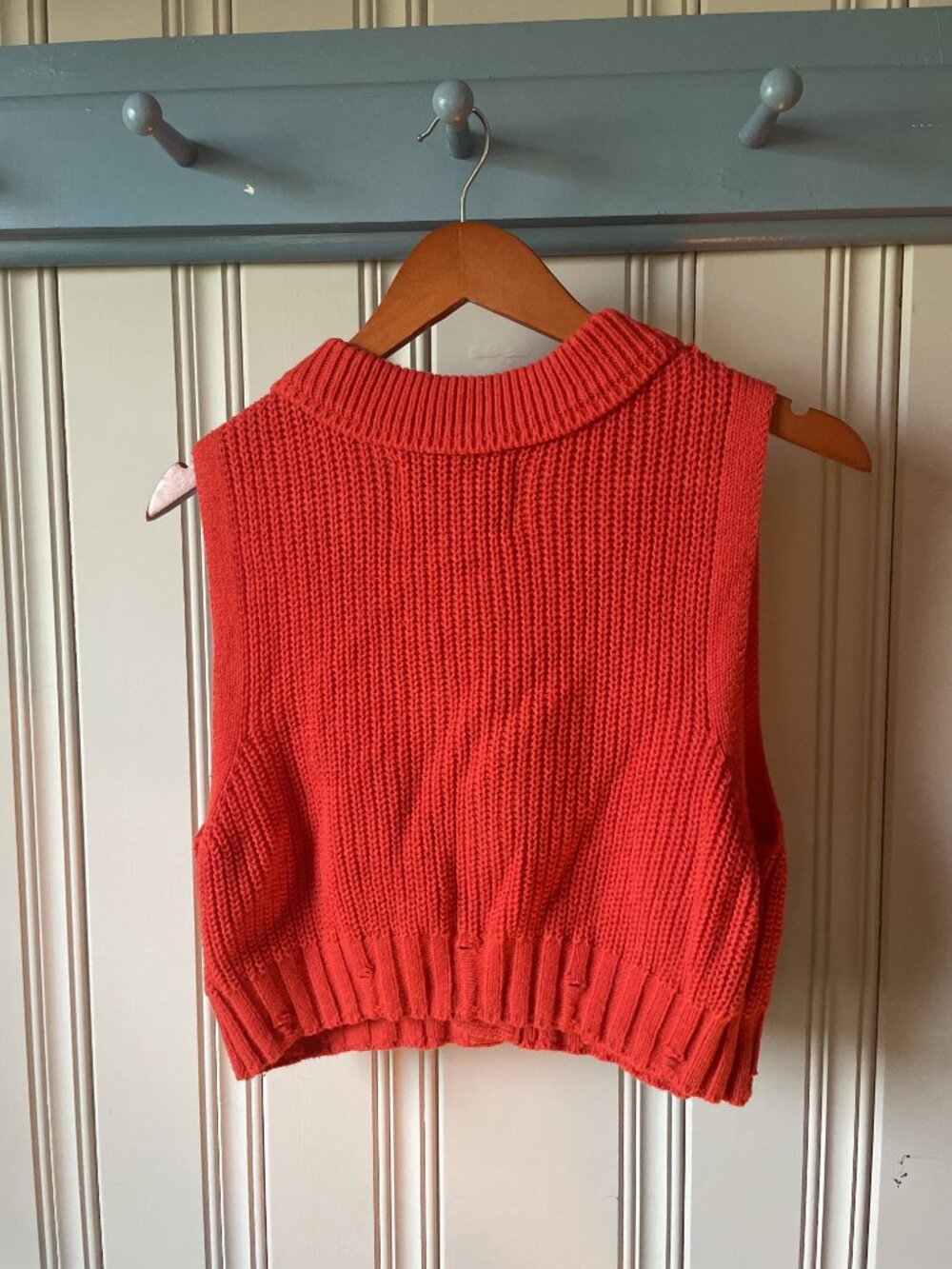 BDG Urban Outfitters Red Knit Sweater Vest Cropped Button Front Chunky XS - Picture 2 of 3